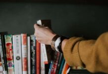 【大学受験近況】受け継がれる資料を利用して面接試験に臨む生徒たち 【大学受験近況】受け継がれる資料を利用して面接試験に臨む生徒たち